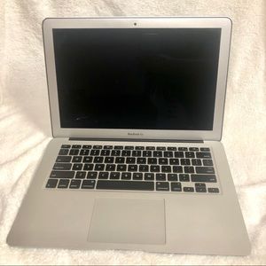 SOLD | Macbook Air Mid 2012 + charger + case